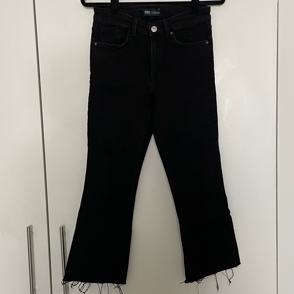 Zara cropped black straight leg jeans size 6